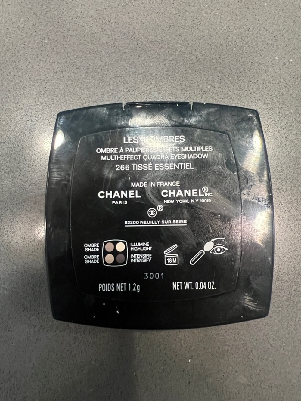 CHANEL Quad Eyeshadow Palette — Shimmering Brown & Taupe - Picture 3 of 3